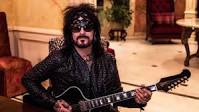 How tall is Nikki Sixx?